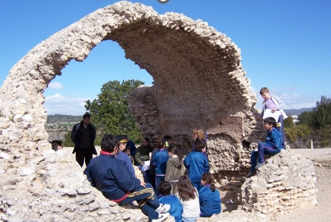 Vols que l'alumnat visqui la història en primera persona? 

Descobreix les nostres colònies d'història i art per grups escolars. 

Aprendran mentre s'ho passen bé!