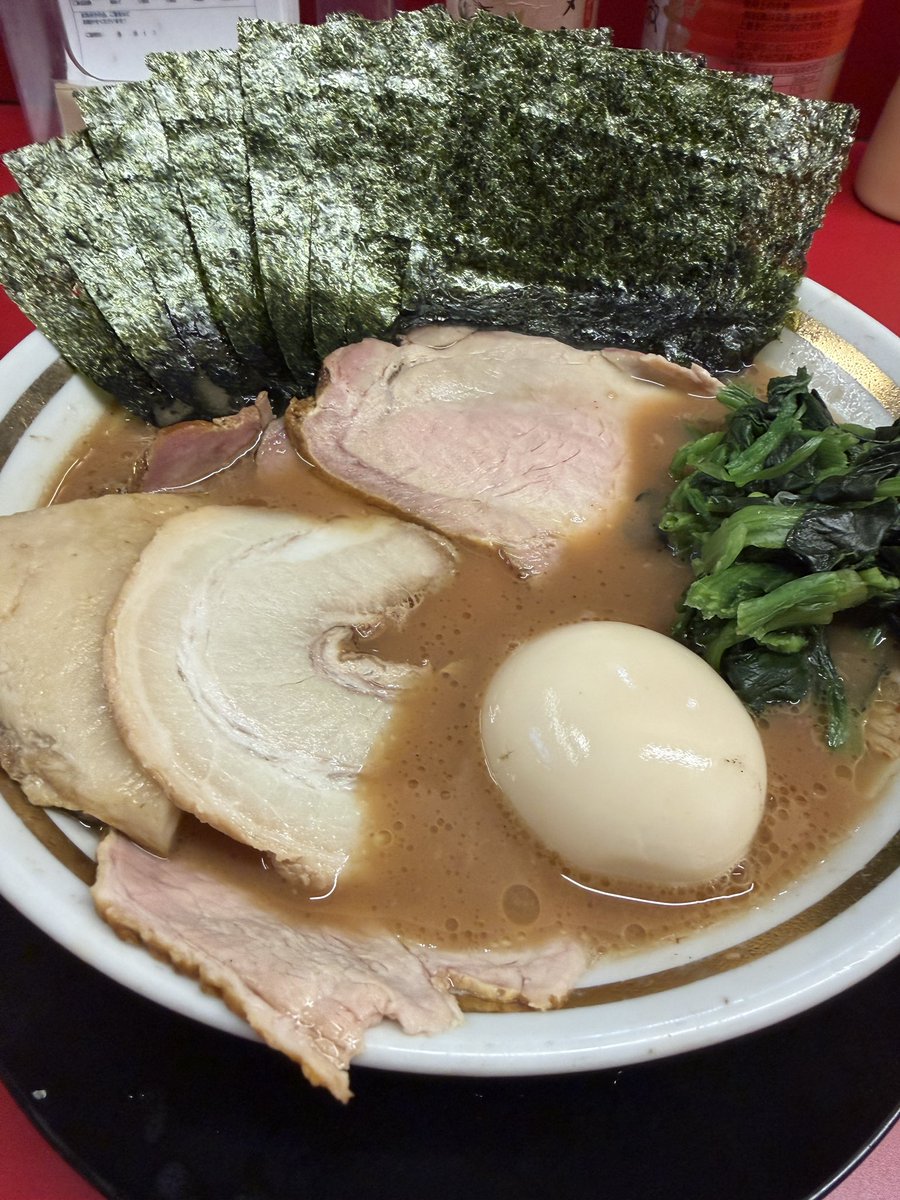 との丸家松飛台本店さん
との丸ラーメン🍜

ぶっ濃いスープ入れちゃったな〜😆
ビール飲みたいから汁残し予定だったのに…ʕ⁎̯͡⁎ʔ༄ﾜﾗﾜﾗ
米だったわ、絶対に🍚
でもライスの誘惑にはオラ負けない！飲むまでは🍺！！
ご馳走様でした🙏
