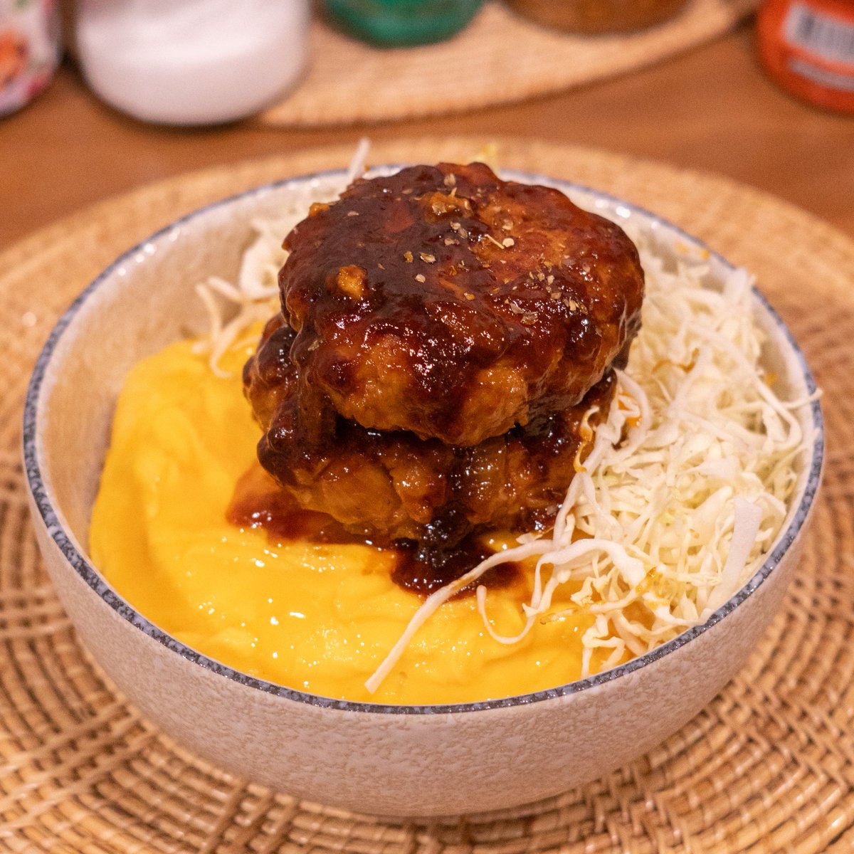 nailongdosi's tweet image. วันนี้มาทำ&quot;แฮมเบิร์กหมู&quot;กันครับ ทำเองไม่ยากเลยใครที่ยากลองทำ ตามได้เลยนะครับ ออกมาอร่อยหอมเนยแน่นอน