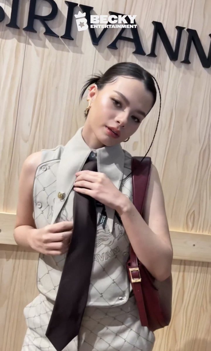 officialFBUS's tweet image. First look at Rebecca Armstrong stunning at SIRIVANNAVARI Opening Store’s Private Event today 💫🫶🏼

We hope you enjoy today’s event!

#beckysangels
#Sirivannavari