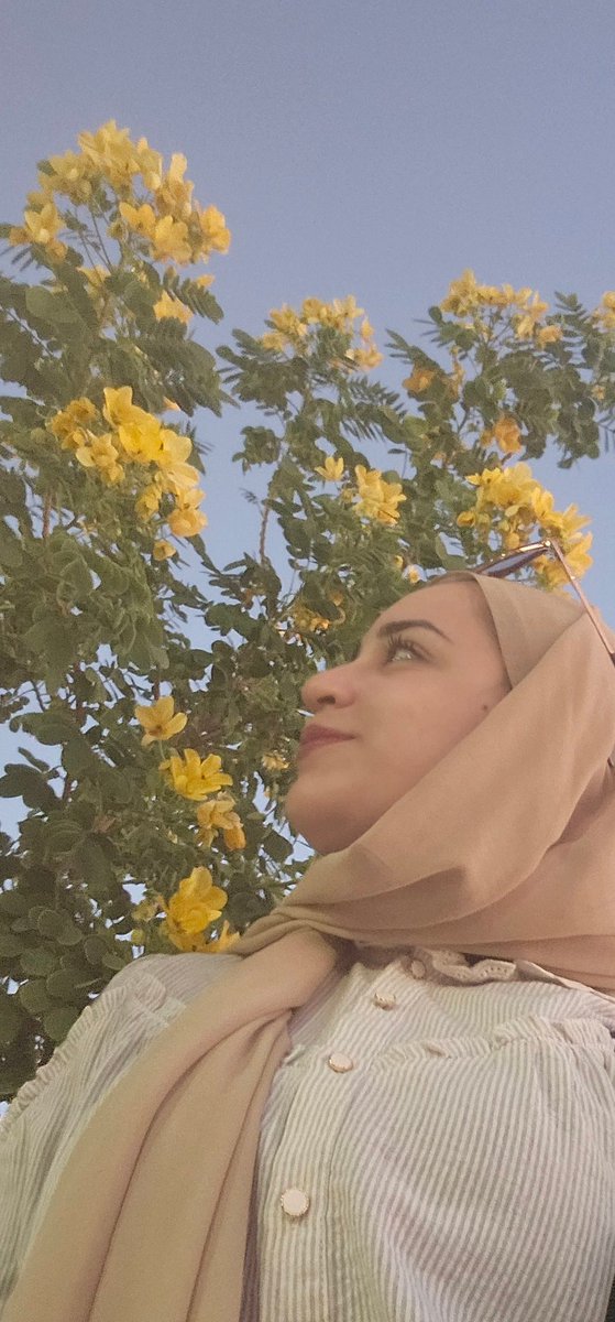 أحبك حتى تطفح الأرض بالحُبِّ
وحتى يغوصَ الكونُ مثلك في قلبي