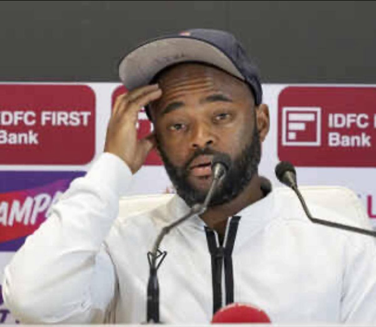 uroojjawed12's tweet image. میں انتظار میں ہوں کہ آئی سی سی سی بھمرا پر کب پابندی لگائے گی 
انگلینڈ کےسابق کپتان اور معروف کمنٹیٹر  ناصر حسین نے  بھارت کے فاسٹ باولر بھمرا کی جانب سے ساؤتھ افریقہ کے کپتان ٹیمبا باوما کو گالیاں دینے پر آئی سی سی سے سخت  سزا کی درخواست کردی آئی سی سی کو چاہئے کہ فوری طور پر…