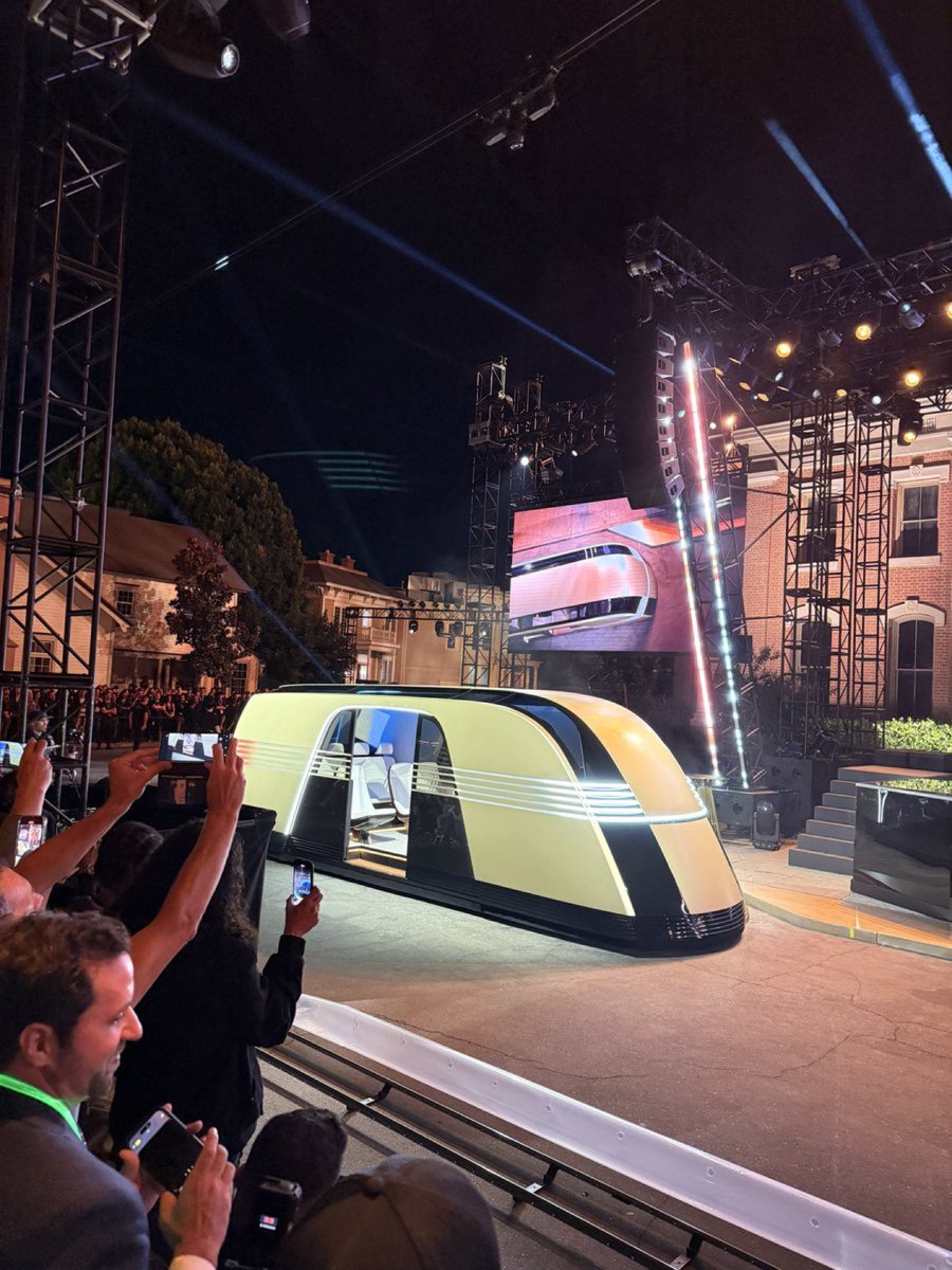 teslaownersSV's tweet image. The future of public transportation 

Tesla Robovan