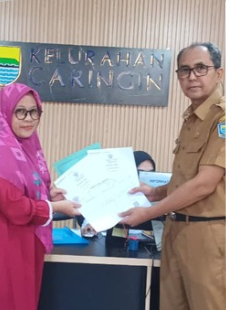 kelcaringin's tweet photo. Penyerahan Akta Kematian dari PLt.Kasi Pemerintahan Kepada Warga Dalam Program Pelayanan Online Kematian Terintegrasi (PELITA HATI), Selasa, 11/11/2025 https://t.co/qln3R8XYCB