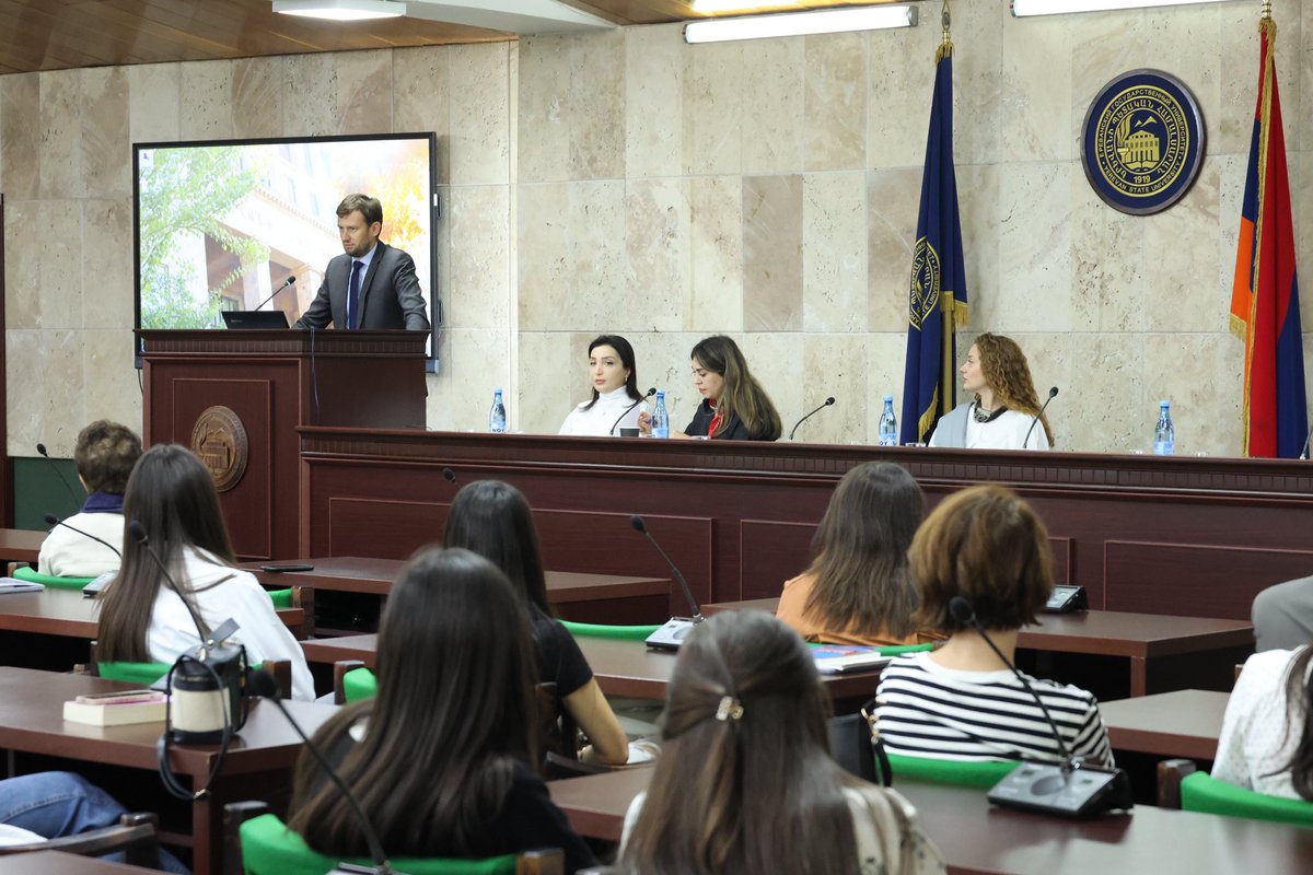 AznavourFound's tweet image. Devenue une véritable tradition, Les Journées de la littérature française se sont une nouvelle fois tenues en Arménie au mois d’octobre.

L’édition de cette année, organisée sur trois jours, a proposé des lectures, des discussions, des conférences et des projections de films…