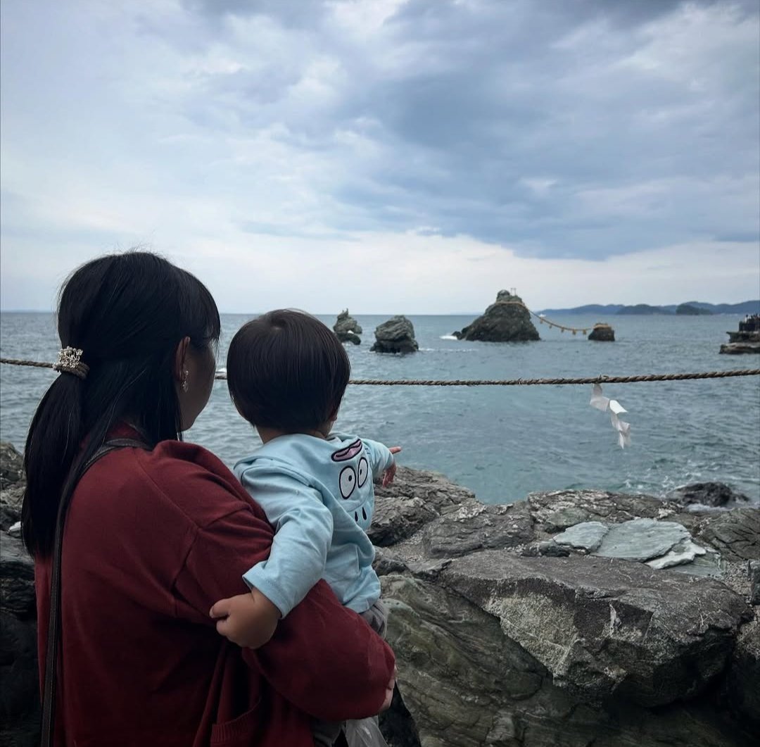 0504hochan's tweet photo. 11月8日〜9日は1泊2日三重県旅行🚗³₃その1
初めてじぃじ、ばぁば、私の妹と
7人でお泊まり旅行に行きました🫶

お天気良くてよかった
まずは気になってたVISONへ🎶
外観からオシャレで食べ物も何食べようか迷った。可愛いパンと海鮮食べれて大満足😋💗 https://t.co/2LohlxIwtO