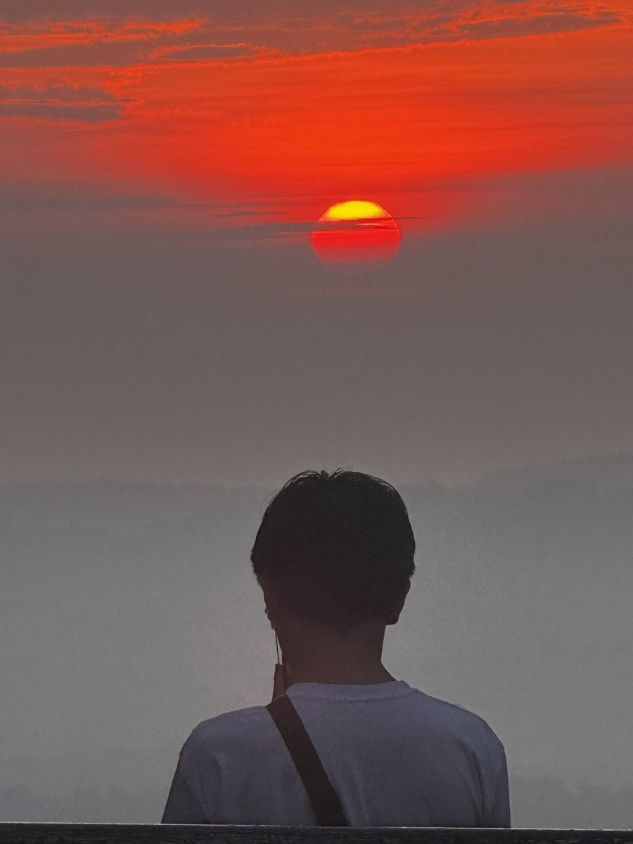 A young Baguio City boy  
seemed is lost in the quiet glow of the setting sun  off the horizon at the West Philippine Se from an upland vantage point in Sablan, Benguet.<a href="/PhilippineStar/">The Philippine Star</a> <a href="/PilStarNgayon/">Pilipino STAR Ngayon</a> <a href="/bworldph/">BusinessWorld</a> <a href="/onenewsph/">ONE News PH</a> <a href="/PilStarNgayon/">Pilipino STAR Ngayon</a> <a href="/PhilstarNews/">Philstar.com</a>