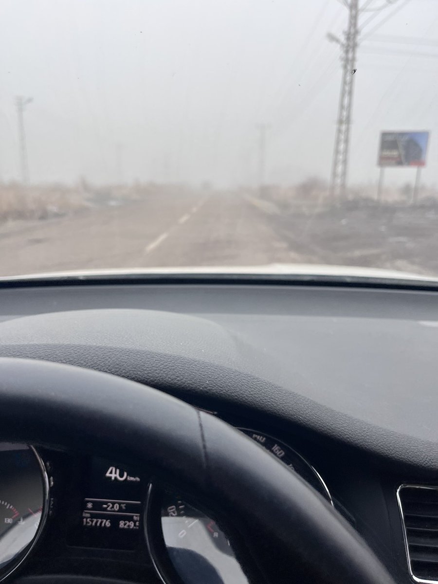 OgrtEla's tweet image. Kaybolmadan hedefe ulaşanın başarmış sayıldığı öyle bir sabah işte 🌫️ 
#erzurum
#sis