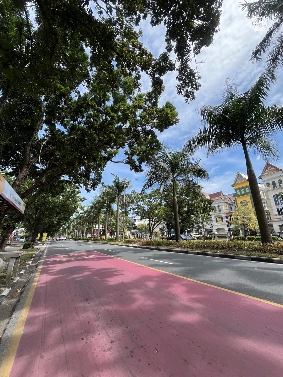 BroSis, Akhirnya 2 JPO di Jalan Jendral Sudirman resmi dibongkar‼️🌉 

Pembongkaran ini dilakukan Karena kondisi JPO sudah tidak layak dan berbahaya untuk dilalui.

📌 JPO Sudirman dekat Happy Puppy, sudah dibongkar sekitar 3 hari yang lalu.
📌 JPO Sudirman dekat Ratu Mayang