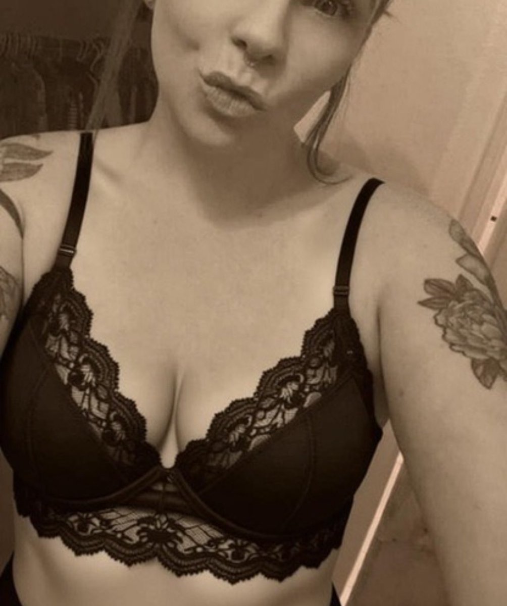 Who’s interested in our private snap?

$25/ month gets you:
- daily nudes
- reels of me getting fucked
- face reveal 

Chudai

#pawg
#milf