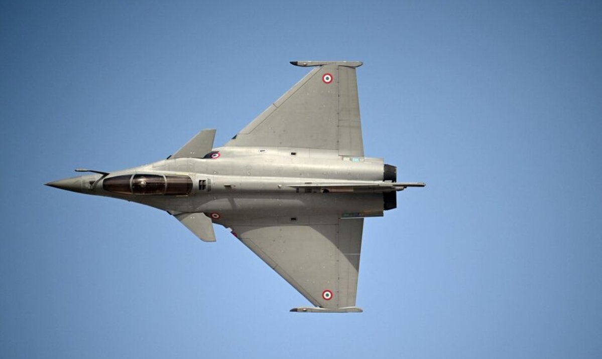 GilbertCollard's tweet image. La vente lointaine et seulement  d&apos;intention des rafales à l&apos;Ukraine est un..mirage... une esbroufe médiatique macronienne !