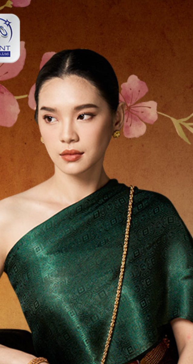 มีทัดดอกมงดอกไม้ด้วย