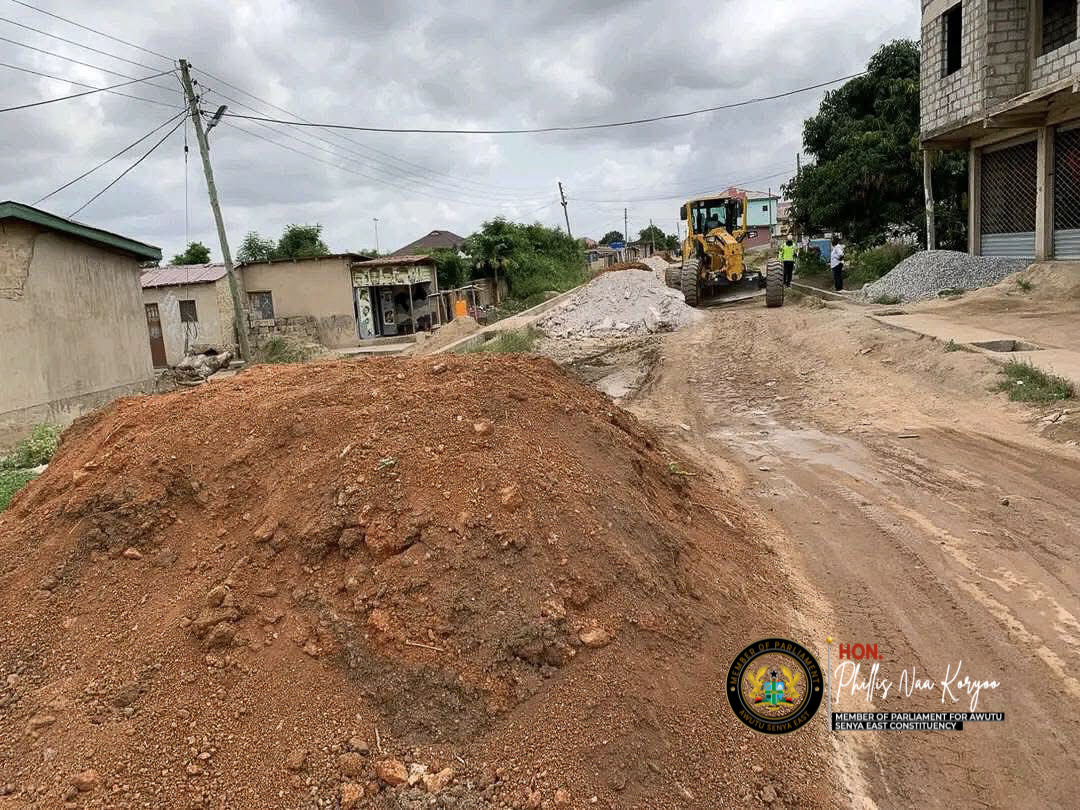 NaaKoryoo's tweet image. 📷Update 📷Update 📷COMMUNITY UPDATE — ADAM NANA
Reshaping and grading works are currently underway in the Adam Nana area. This forms part of our ongoing efforts to improve road accessibility and enhance movement within the community.
#thewoman #ASEC #KasoaDevelopment #Building