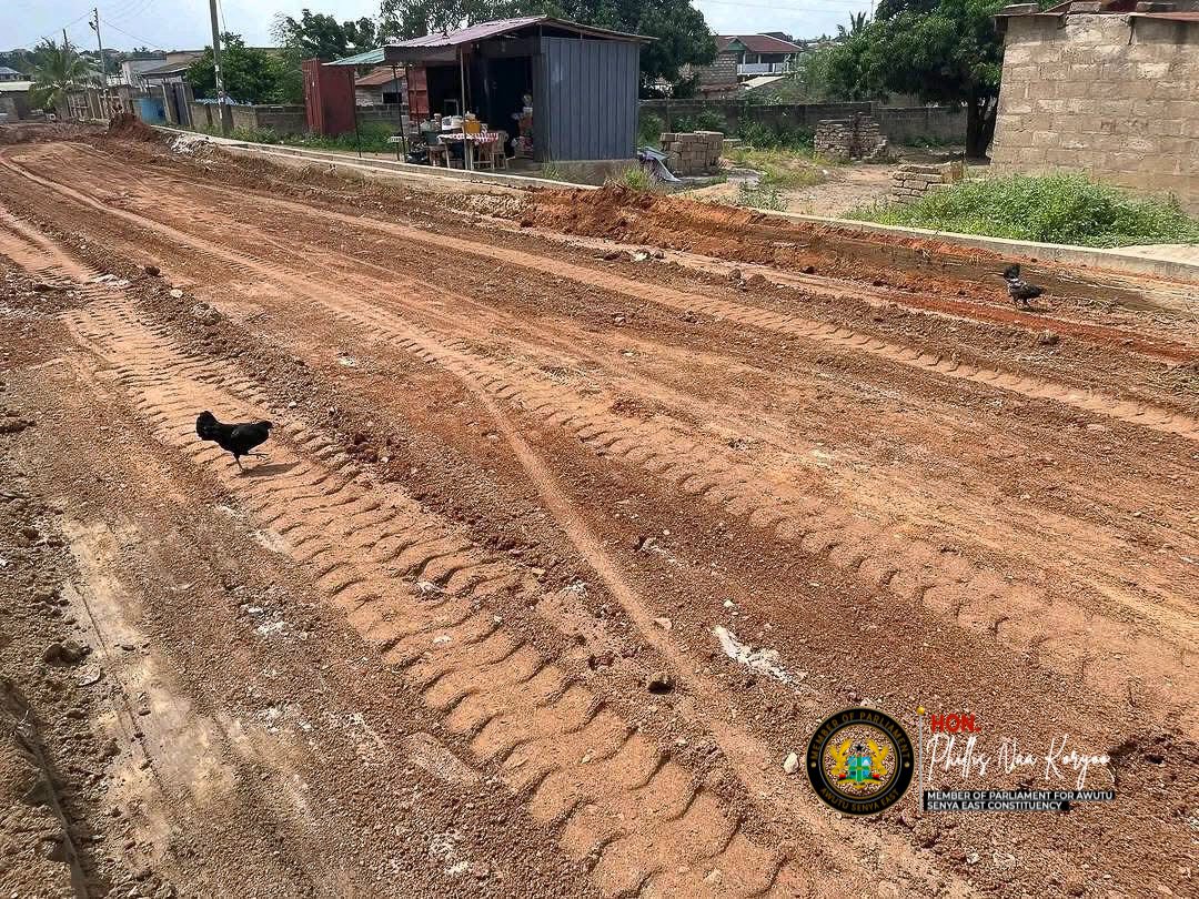 NaaKoryoo's tweet image. 📷Update 📷Update 📷COMMUNITY UPDATE — ADAM NANA
Reshaping and grading works are currently underway in the Adam Nana area. This forms part of our ongoing efforts to improve road accessibility and enhance movement within the community.
#thewoman #ASEC #KasoaDevelopment #Building