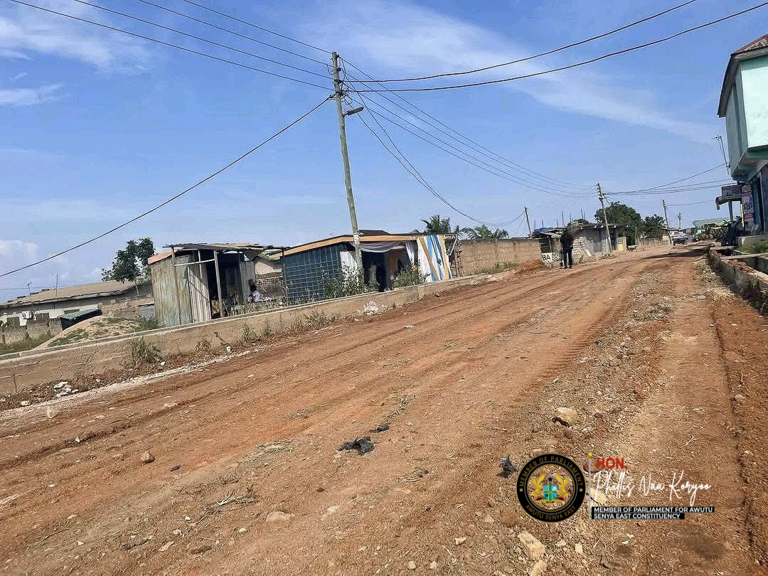 NaaKoryoo's tweet image. 📷Update 📷Update 📷COMMUNITY UPDATE — ADAM NANA
Reshaping and grading works are currently underway in the Adam Nana area. This forms part of our ongoing efforts to improve road accessibility and enhance movement within the community.
#thewoman #ASEC #KasoaDevelopment #Building