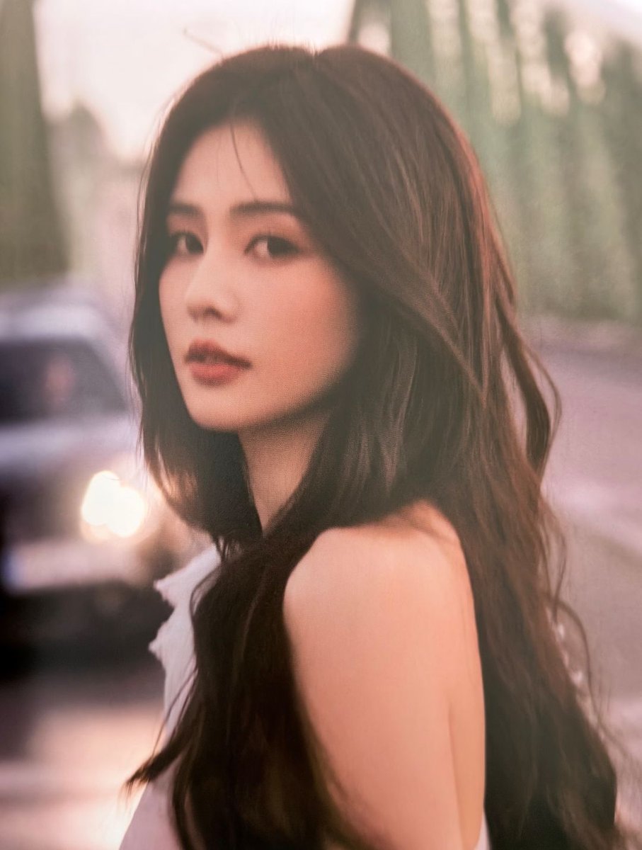 bailuniverse's tweet image. my woman