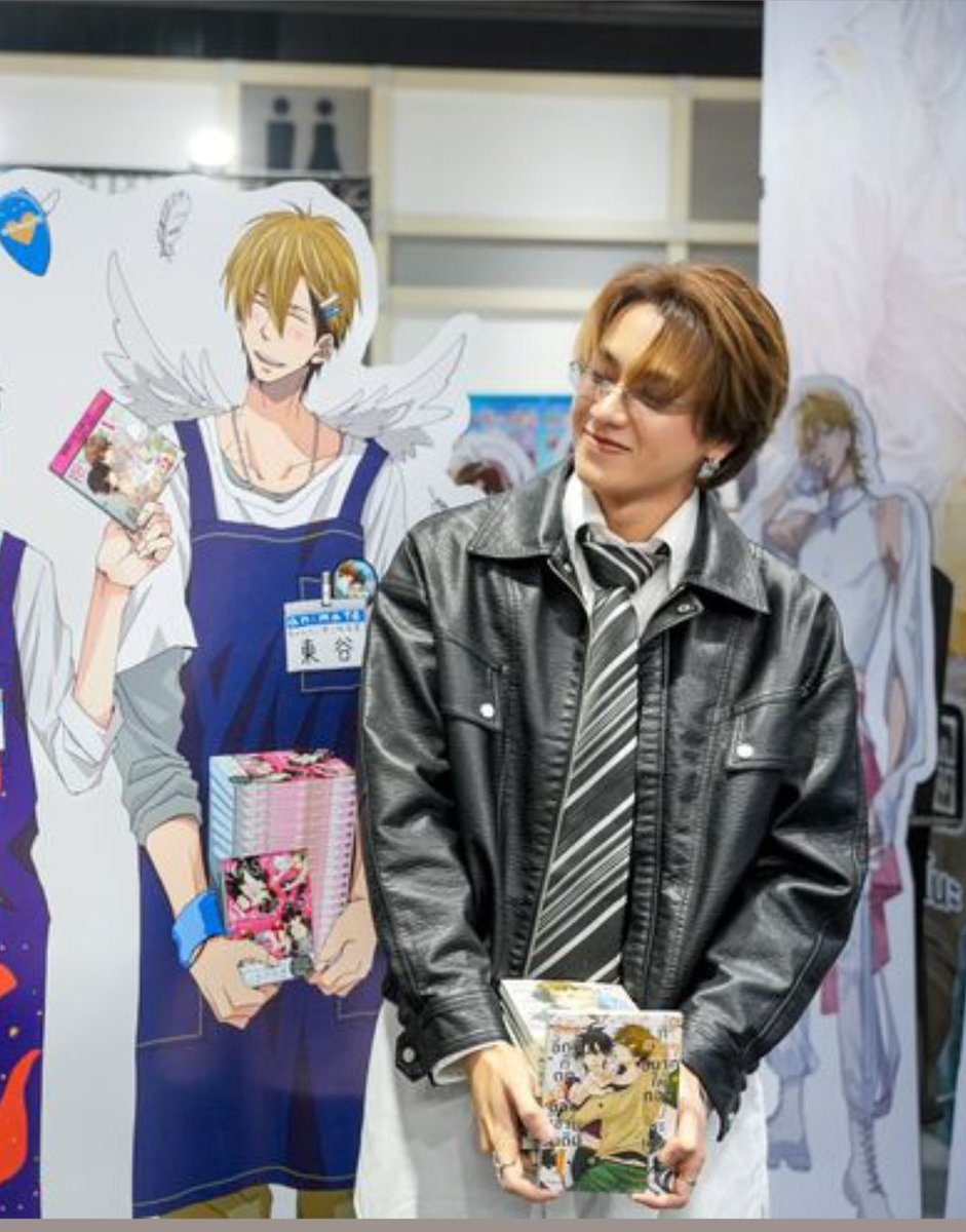 Viennira's tweet image. I was very surprised to see people saying the new actor for the role of Junta is much better than Smart. Smart was immediately accepted due to his resemblance to Junta and put a lot of effort into bodybuilding. You might not like him, but ignoring his efforts is disrespectful.😭