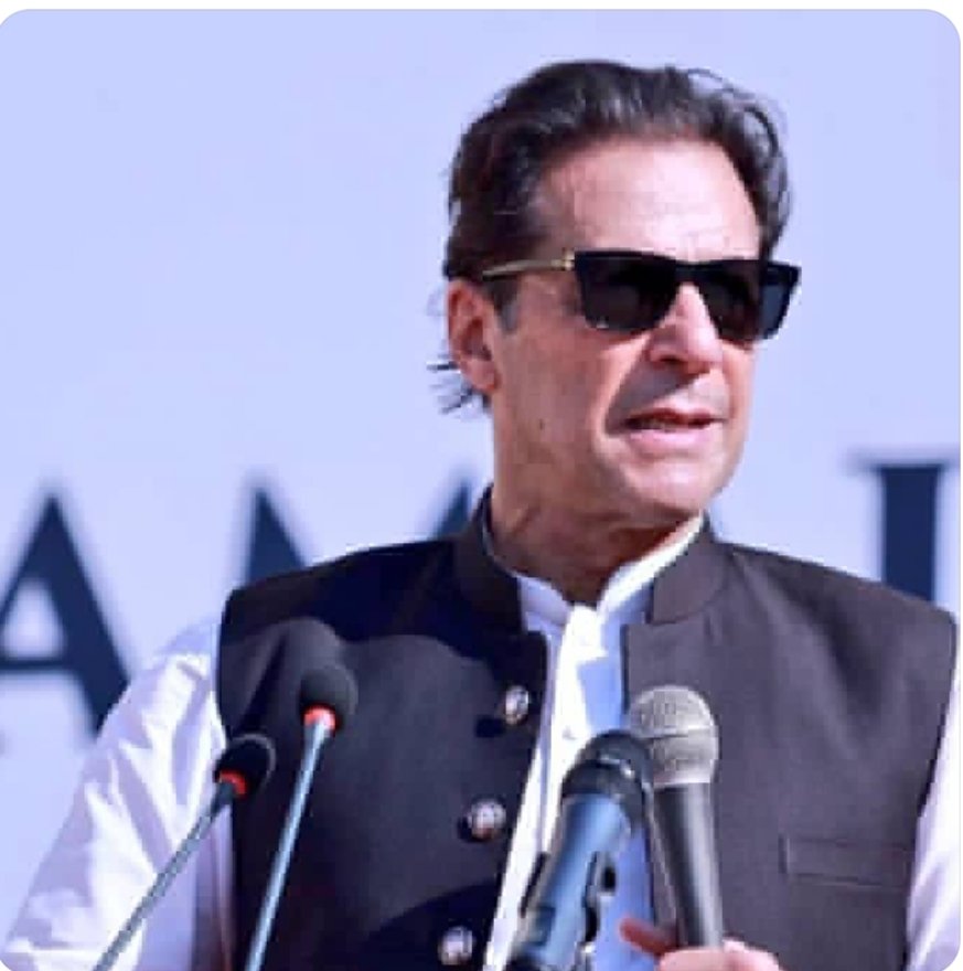 میرے ساتھ چلنے کی شرط پر 
کئی لوگ چل تو پڑے مگر 
کوئی راستے میں بدل گیا 
کوئی راستہ ہی بدل گیا 
#عوام ـ کاـ لیڈرـ صرف ـ عمران خان 
#عوام_ہے_ریاست