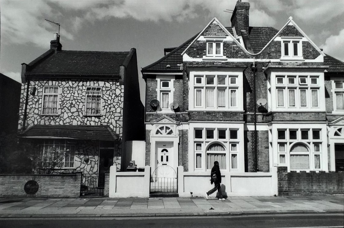 nicholas_sack's tweet photo. Curious houses
Plaistow, London, 2012
Silver gelatin print
#London #Plaistow #EastEnd #streetphotography #city #man #figure #walking #houses #urban #urbanlandscape #sidewalk #pavement #crazypaving #street #road #windows #walls #gables #sunlight #shadows #blackandwhite #film #bnw https://t.co/c82zOfXXZD