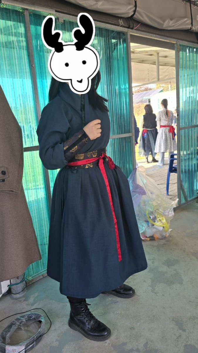 며칠 전에 오랜만에 활터 갔다가 접장님이 옷 멋지다고 사진 찍어주셨는데 잘 나와서 자랑하기

천의무봉이 역시 ㄹㅈㄷ간지의 끝판왕이라고 생각한다