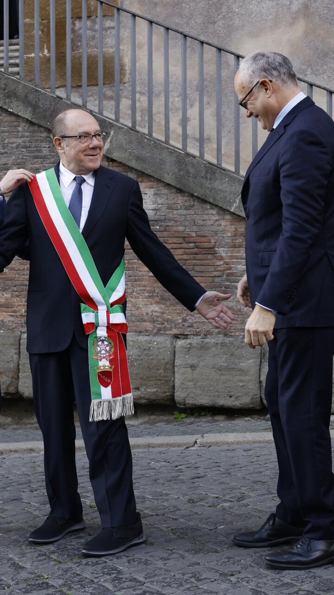 diavolettoooo's tweet image. Comunque ieri abbiamo avuto lui come sindaco 🔝 #roma #carloverdone