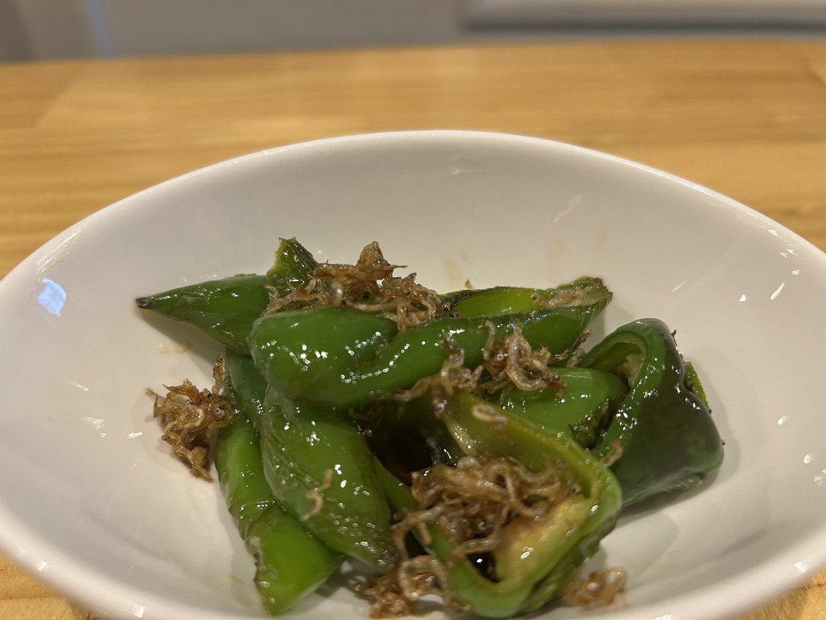 OY97SFyf516OvCw's tweet image. #十三東
#おばんざい
#オカンの味
お疲れ様です🙂
11月18日（火）
   ～本日のおすすめ～
☆じゃこと甘長とうの
      甘辛炒め
☆里芋のそぼろ煮
☆鮭のバター醤油焼き

今日も寒いけど明日の方がもっと寒くなるとか🌀🍃

本日も17時より𝒐𝒑𝒆𝒏しています🍻

皆様のお越しを心よりお待ちしています