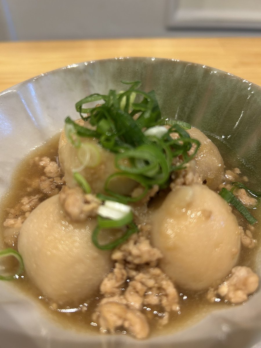 OY97SFyf516OvCw's tweet image. #十三東
#おばんざい
#オカンの味
お疲れ様です🙂
11月18日（火）
   ～本日のおすすめ～
☆じゃこと甘長とうの
      甘辛炒め
☆里芋のそぼろ煮
☆鮭のバター醤油焼き

今日も寒いけど明日の方がもっと寒くなるとか🌀🍃

本日も17時より𝒐𝒑𝒆𝒏しています🍻

皆様のお越しを心よりお待ちしています