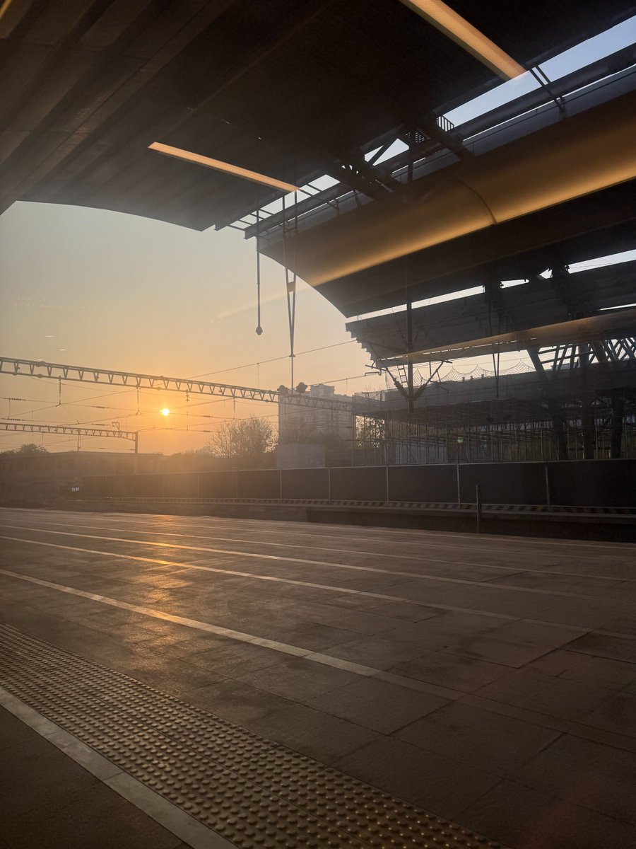 4.5 Stunden.

Eine Zahl – drei Welten.

#innovation #transformation #leadership 

linkedin.com/feed/update/ur…