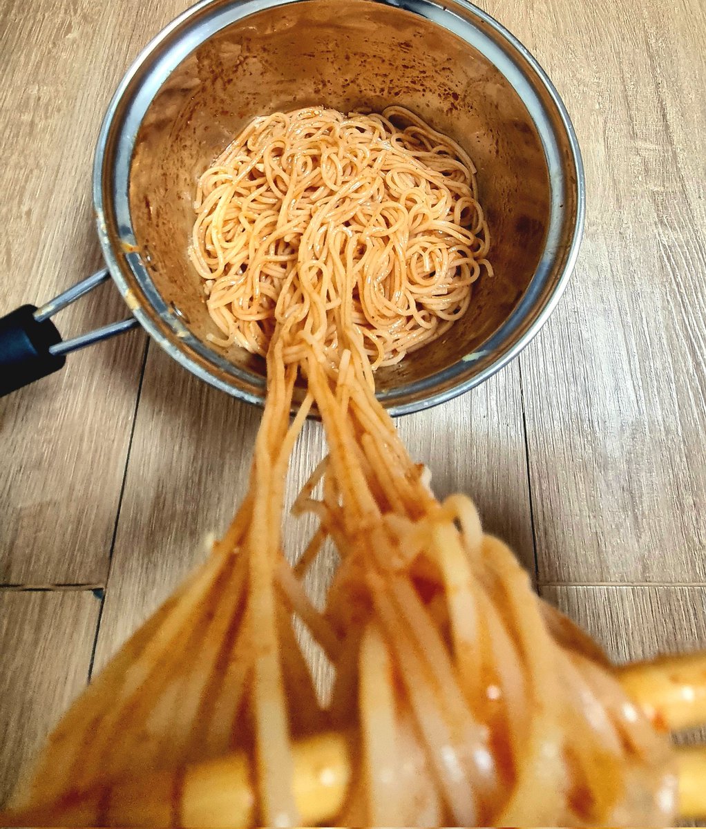 얘들아
비빔국수먹어