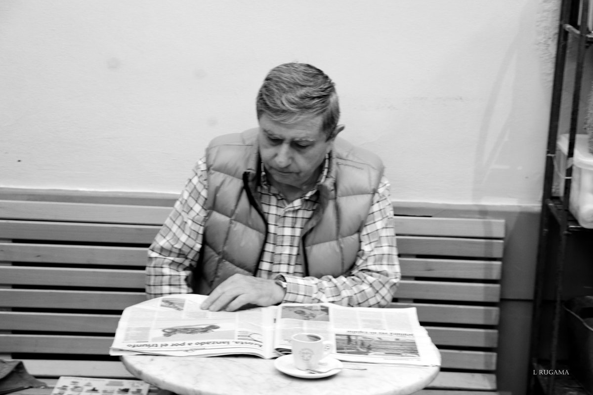 lluisrugama's tweet photo. MIRADES.
El cafe! Narcis Segarra
#ruguifoto #quenoparilamaquina #fotoperiodisme #blancinegra #lagofre #elcafe #mirades #gentdemataró #Mataró https://t.co/0VP3lmMixE