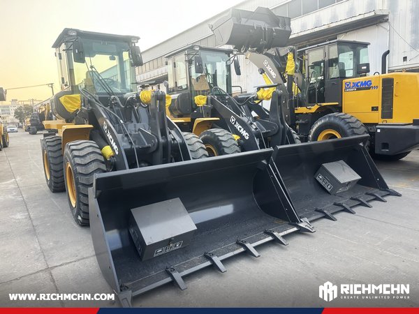 richmchn's tweet photo. RICHMCHN exported one XCMG LW300KN wheel loader to Antigua and Barbuda 🚢🌴
Key specs ⚙️📐
• Bucket width 2.482 m
• Capacity 2.5 m³
• Speed 38 km/h 🚜
• Power 48 kW
• Torque 305/1500 Nm
#RICHMCHN #XCMG #LW300KN #WheelLoader #ConstructionMachinery #HeavyEquipment https://t.co/84C3vdcjrD