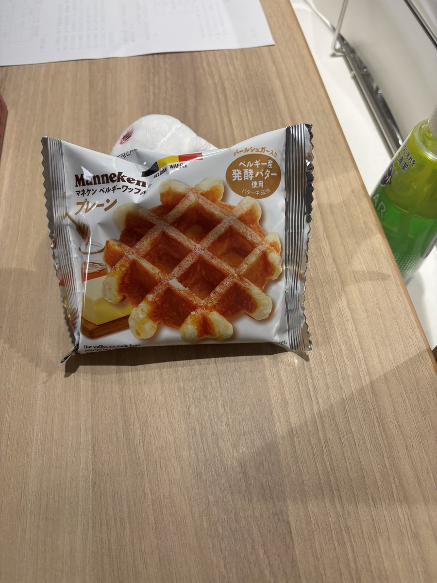 ChangeHiro's tweet image. ピコ ピコ ピコラ ピコ ピコラ  
懐かしくてつい手に取ってしまった
マネケンのワッフル 98円  地域最安値

フレスコさん 懐かしいお菓子あるし、安くしてくれるから好き