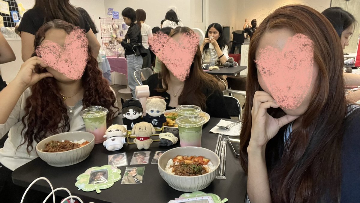 ikeu birthday celebration w my girls✨

#JakeMyRhythmofYouth 🎧🎸📼🖤