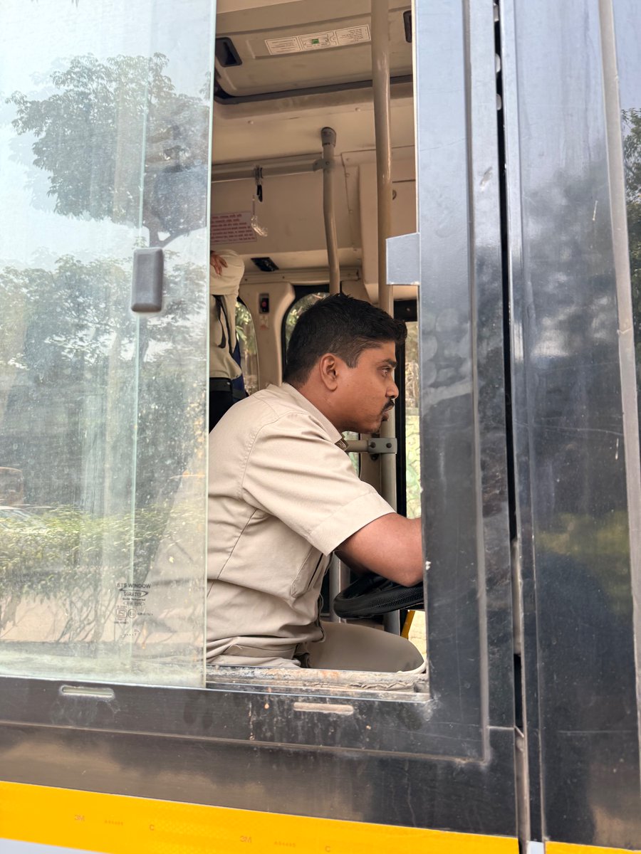 kran4721's tweet photo. @myBESTBus @MumbaiPolice what notorious behaviour from BEST driver. He hit my car once on confrontation when I was out my car he hit again and threatened with a rod. Ridiculous behaviour https://t.co/WRMO3Yr1Z6