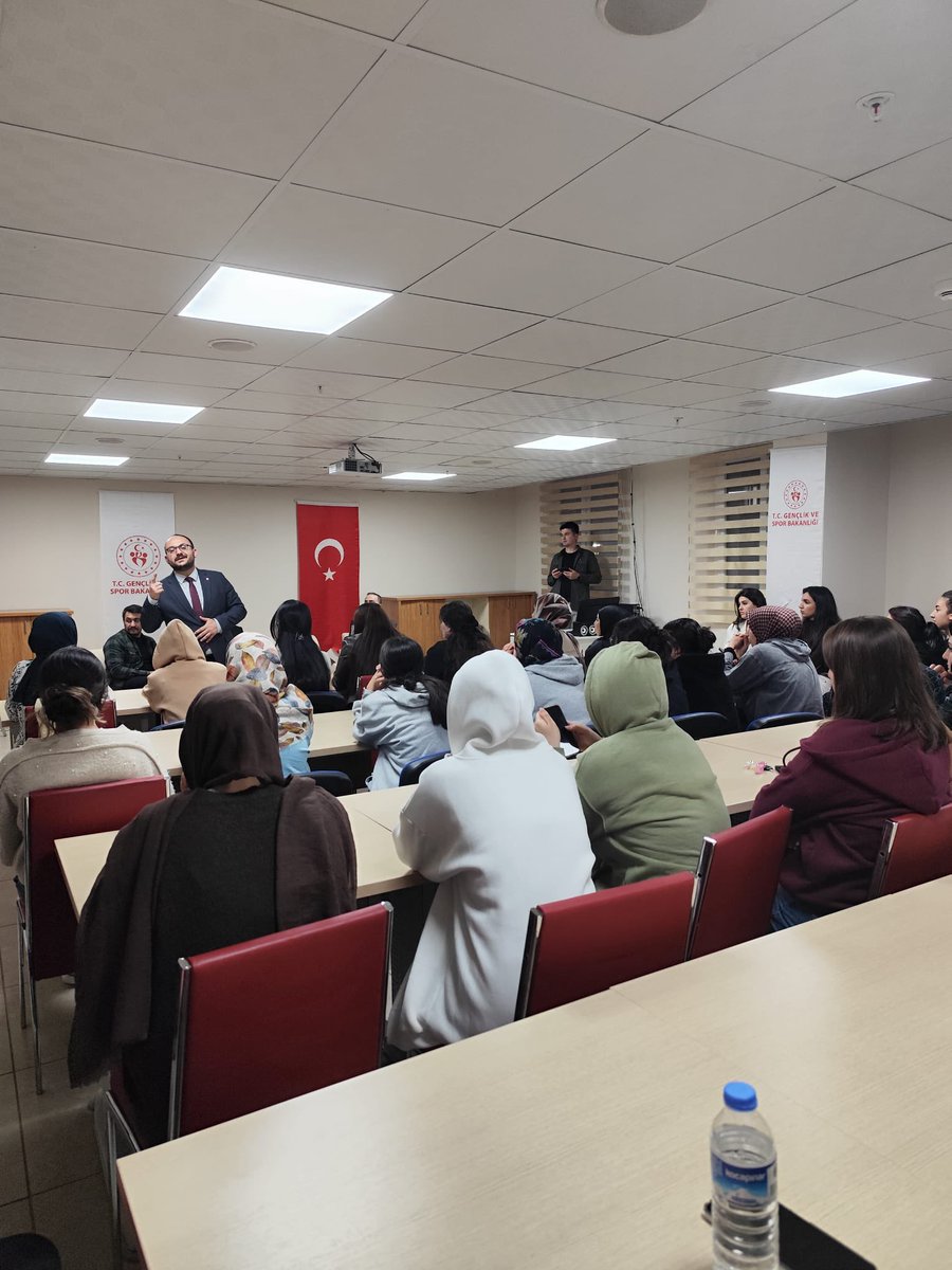Hassa hatun yurdunda “Gençlerle Başbaşa” Programı Gerçekleştirildi

Muş Alparslan Üniversitesi Rektörü Prof. Dr. Mustafa Alican yurdumuzu ziyaret ederek öğrencilerimizle keyifli ve verimli bir söyleşi gerçekleştirdi. Katılımlarından dolayı kendisine teşekkür ederiz.