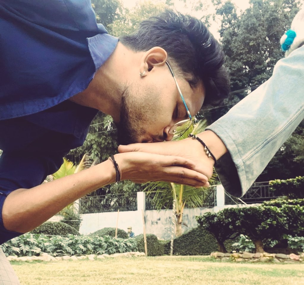 एक खुशहाल जीवन जीने के लिए
ये समझना बहुत जरूरी है कि.
जो कुछ भी हमारे पास है वो सर्वश्रेष्ठ है।।।✍️
❤️❤️🙂