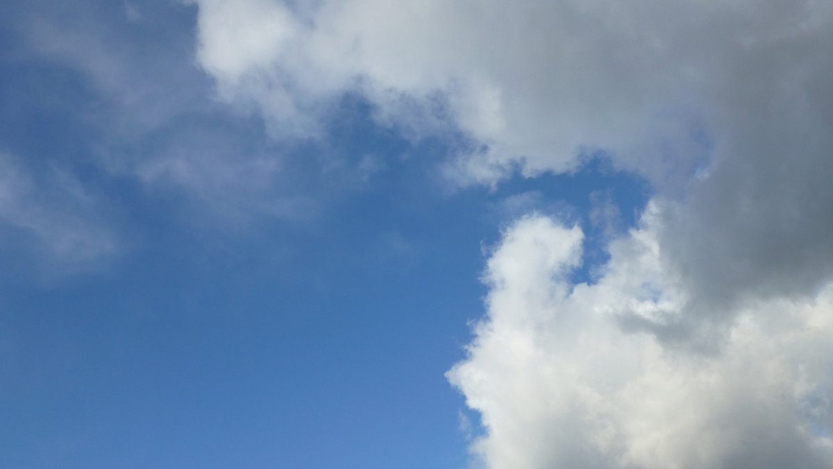 Tromsö in Nordnorwegen meldet für heute maximal -8 Grad, Lissabon im Süden +18 Grad. In der europäischen Mitte sind wir fast uniform umgeben von Höchsttemperaturen um die 5 Grad (Paris – Berlin – Warschau – Wien).
Wenn die Gerüchte stimmen, wird es in Eifel und Hunsrück in der