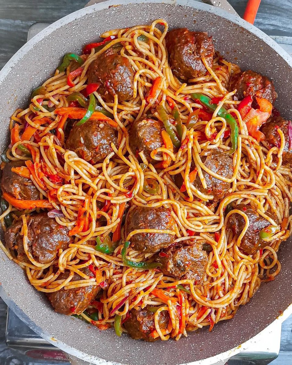 _belikebaddy's tweet image. I cannot rate you if you enjoy eating spaghetti fr.