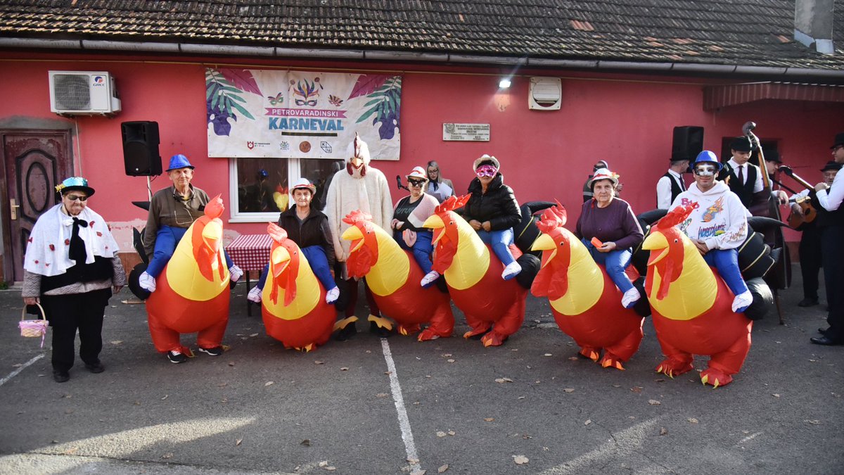 ColorMediaCom's tweet image. Pod pogledom Meduze: Petrovaradinski karneval u punom sjaju. Defile “Meduza” u Dobrovoljnom vatrogasnom domu spaja tradiciju, maske i tambure u noći kada Petrovaradin slavi svetlost umesto tame. #PetrovaradinskiKarneval #Meduza #Petrovaradin