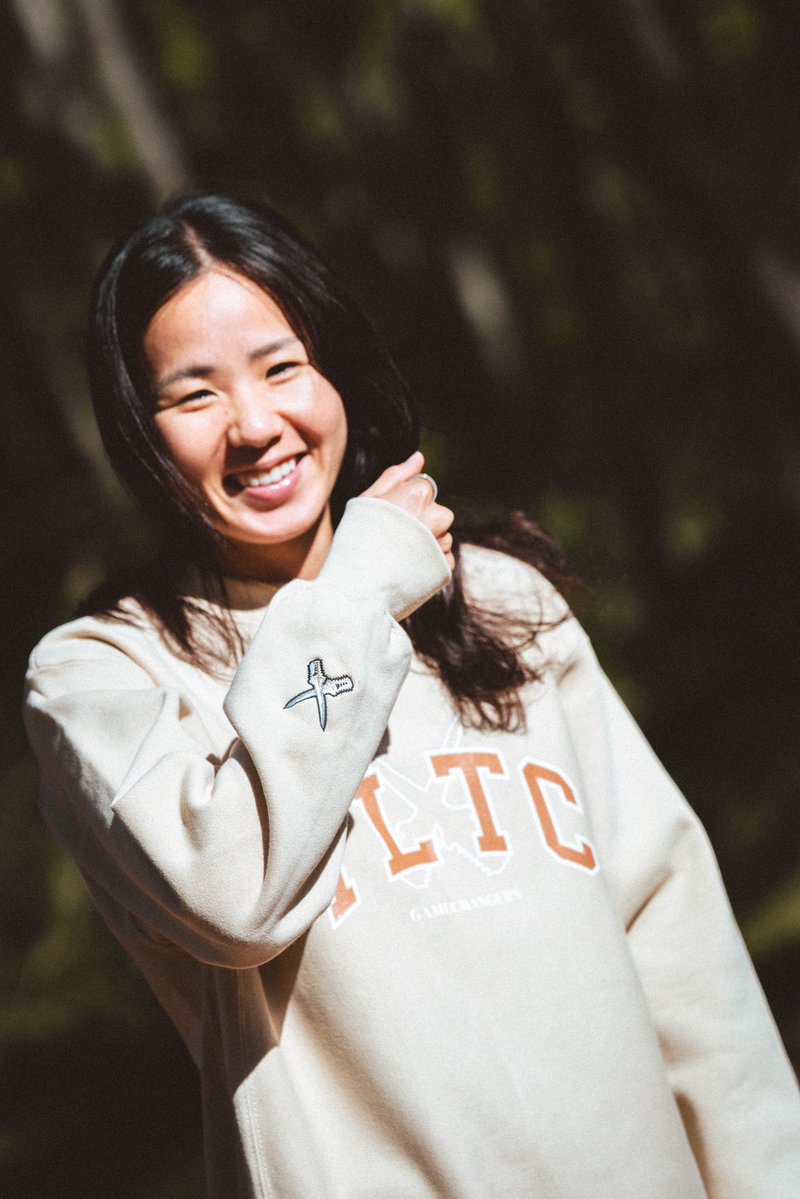 twolaps_tc's tweet image. 新作TWOLAPS GOODS⚔️🍂

今年はニューカラーで
Crewneckにベージュが登場🤎
男女ともに着やすい
優しい雰囲気になっています！

完全受注販売🔥
購入期限：2025.11.27
発送予定：2025.12.20頃

🔻オンラインサイト
twolaps.base.shop