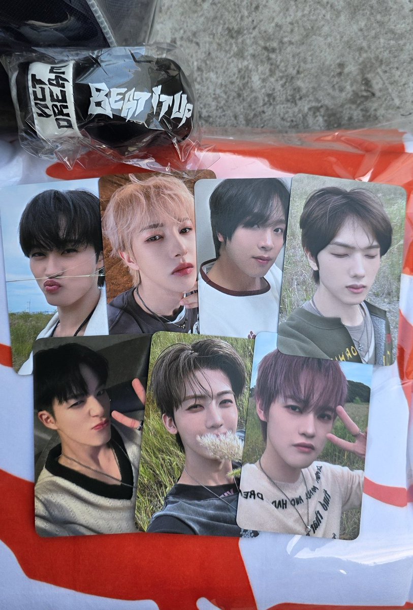 augustmarkie's tweet image. MARKNO POUT….??? JAEMIN WITH FLOWERS…??? #NEEDTHAT