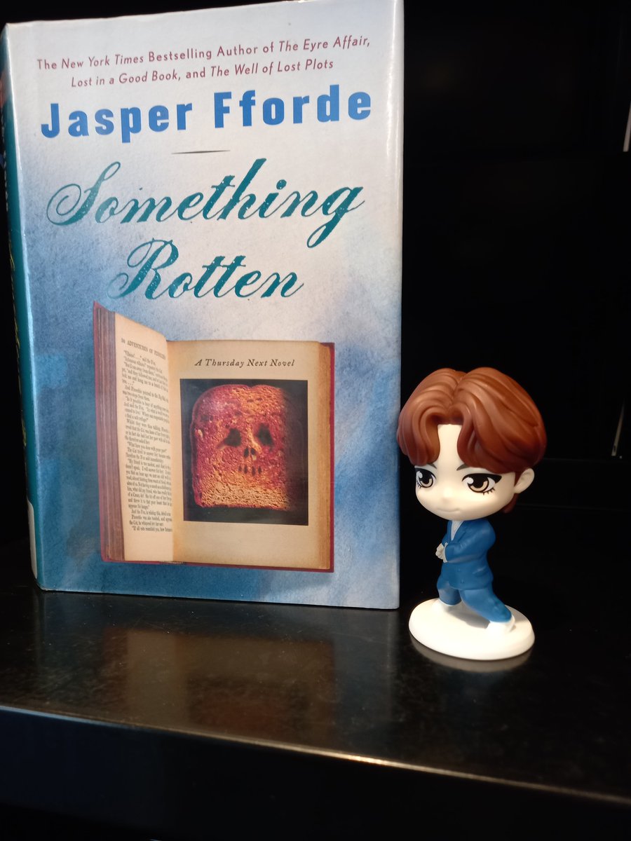 itsArtistCool's tweet image. TinyTan V and I had a #librarytourism visit to @LibrariesTas Davenport Library 📚❤️ 

We enjoyed looking at the Cabinet of Curiosity and finding a Jasper Fforde book. 

#Libraries #GLAMR #tasmania #collection #librarydisplay #design