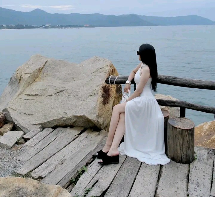 Strength in love is thus demonstrated through kind actions, patience, and good manners, rather than a fleeting emotion.