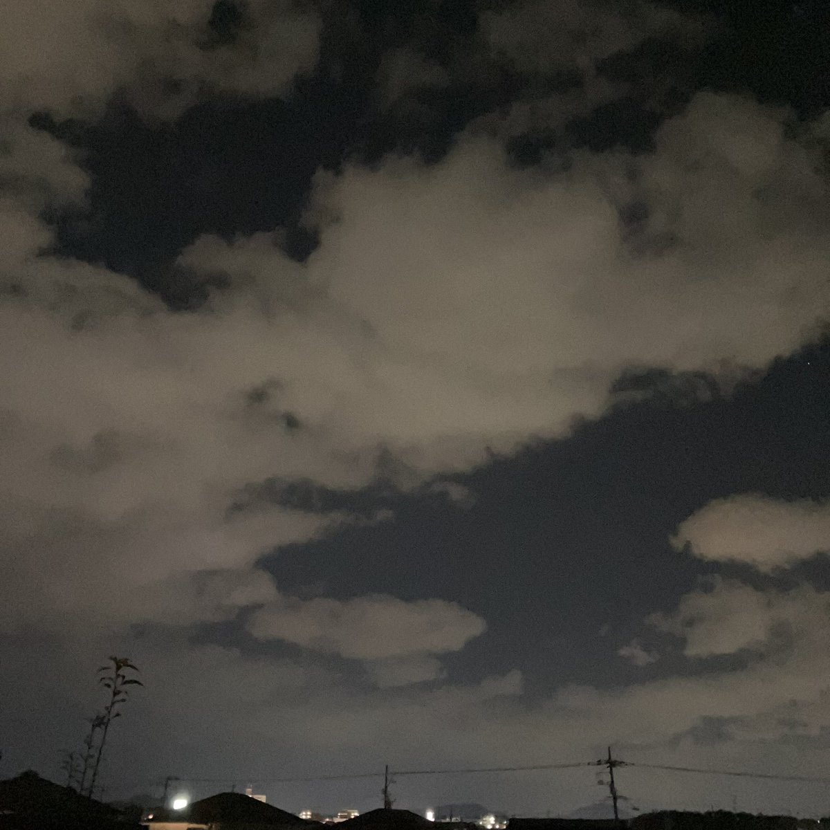 Sally_812's tweet image. I’m home 🏡

#tadaima 
#eveningsky 
#イマソラ
#キリトリセカイ　
#夜景　
💟☮️