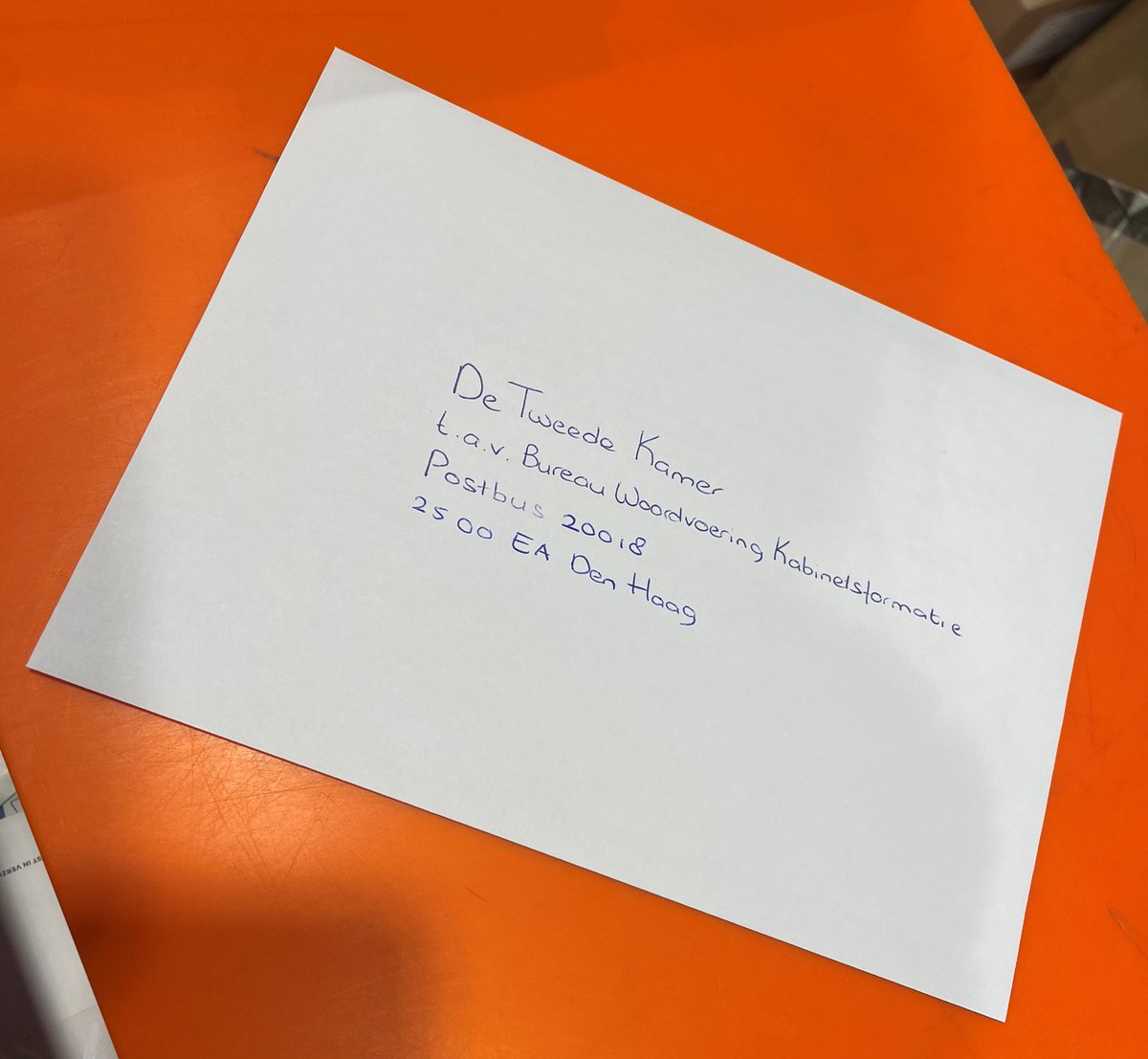 Deze week op bus gedaan: een brief aan informateur Buma. We vragen om een stevig inhoudelijk en financieel commitment aan #internationale #samenwerking in een nieuw kabinet. Want in een verbonden wereld kunnen we niet zonder #duurzame #internationale #solidariteit.