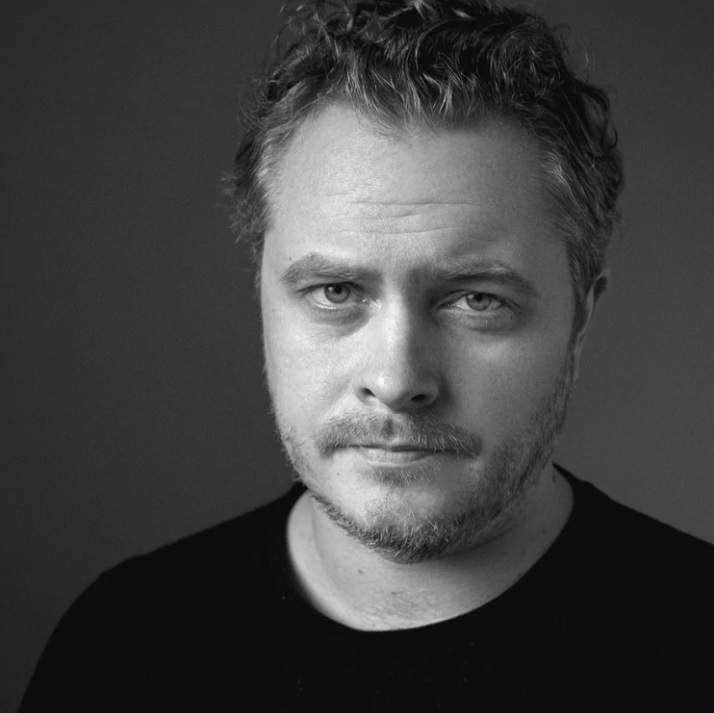 damian_zurawski's tweet image. Kochani… dzieje się coś naprawdę bardzo złego.
Takiego, na co nie można patrzeć w ciszy, dlatego reaguję od razu.

To jest Tomasz Schuchardt świetny, utalentowany aktor, człowiek z ogromnym warsztatem i wrażliwością. W najnowszym filmie Wojciecha Smarzowskiego „Dom dobry” wciela…