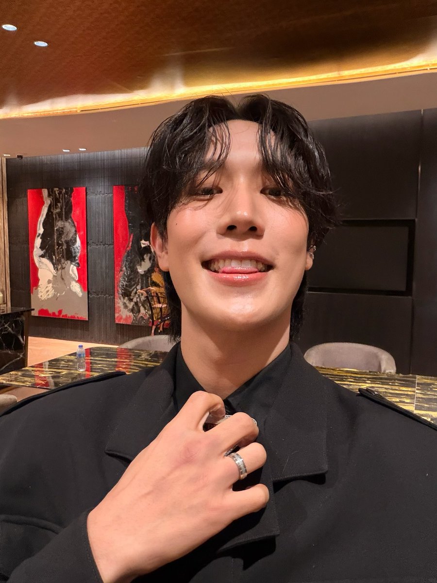 MisterGrtsp's tweet image. บอกดีๆก็ได้ ไอ้รูปเห็นฟันเราก็มี….