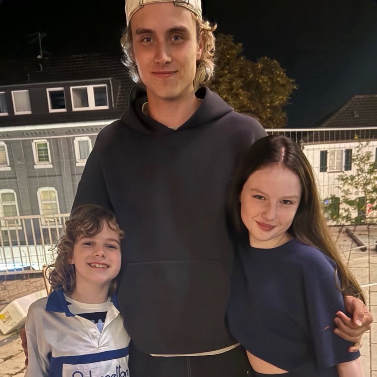 PanemInsider's tweet image. 🚨 | Louella McCoy has lost her snake and will not be doing her interview at the ‘50th Hunger Games’ tribute interview night for Panem TV, Capitol Couture reports. 

Haymitch Abernathy will also be skipping interviews in solidarity.