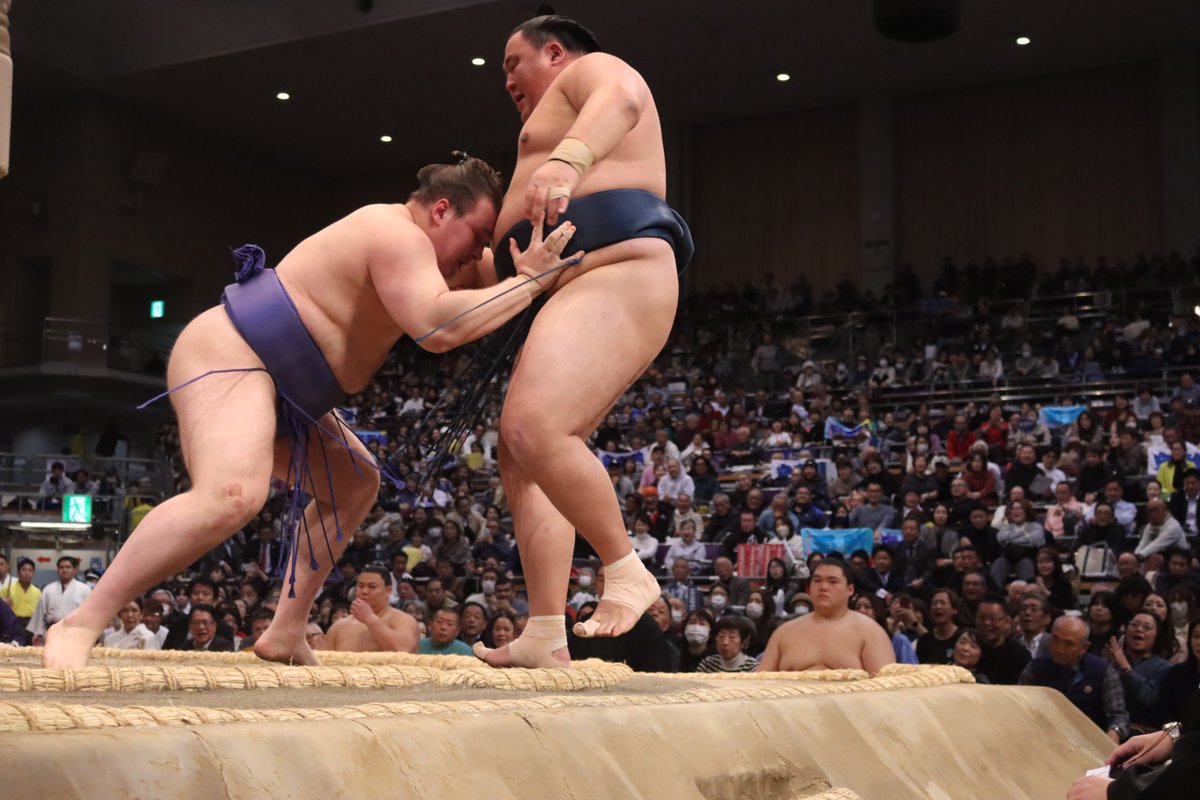 十日目の様子＞ 幕内取組 安青錦（9勝1敗）寄り切り 玉鷲（4勝6敗