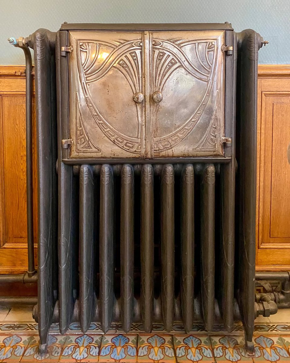 BiancoDavinci's tweet image. Antique Art Nouveau radiator from the 1900s.